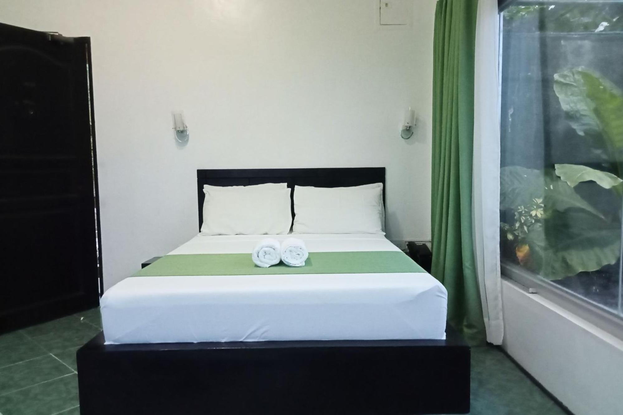 Garin Farm Pilgrimage Resort Powered By Cocotel San Joaquin Pokoj fotografie